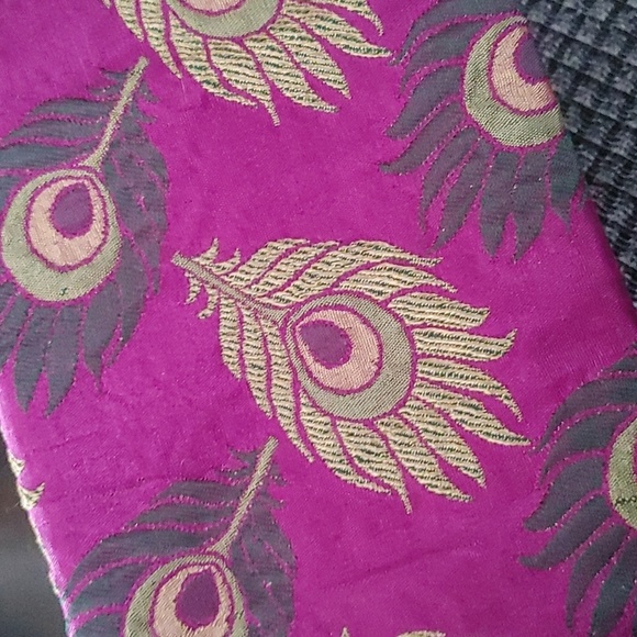 Handcrafted Elegant Indian Silk Purple and Red Brocade Envelope Peacock Feather - Picture 6 of 7